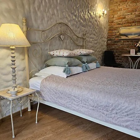 Apartment Positively Inspiring For 2, Free Parking, If Available