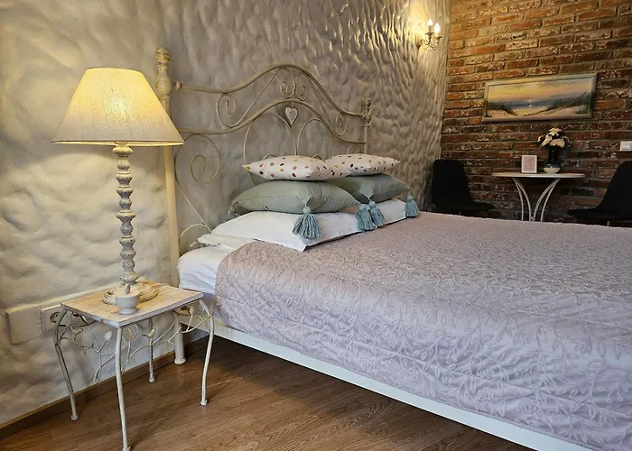 Apartment Positively Inspiring For 2, Free Parking, If Available